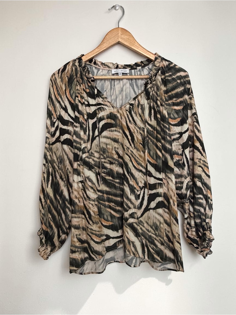 Willa Story Animal Print Ruffle V-Neck Tie Blouse Medium 100% Cotton Made in USA